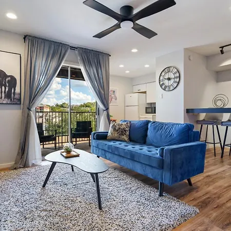 Comfy Atx Apt Plus Balcony And Smart Tv And Free Parking
